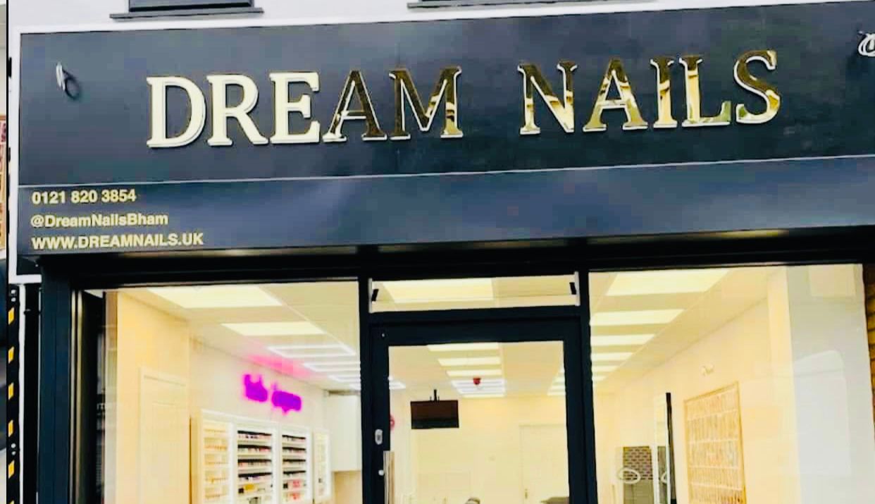 Dream Nails salon storefront